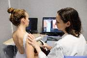 Dermatologie, Allergologie, Lasermedizin II - Thalkirchner Straße | München Klinik - Untersuchung