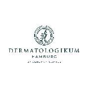 Dermatologikum Hamburg - Das Logo zeigt ein stilisiertes Mikroskop in einem Kreis mit der Inschrift „Dermatohistopathologie MMXIX“. Darunter steht der Praxisname „Dermatologikum Hamburg“ sowie „by Bergman Clinics“. Das Design ist in einem klaren, seriösen