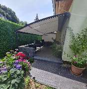 DeSoTec Schwerin GmbH - Pergola - gebogen grau m. LED-Strip in FS - nah.jpg