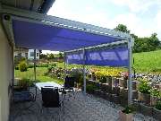 DeSoTec Schwerin GmbH - Terrassendach mit Unterglas und Zipmarkise mit lila Stoff (002).jpg
