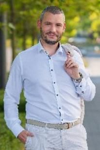 DEVK Versicherungen: Andre Blau - GALLERY