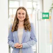 DEVK Versicherungen Duisburg: Stefan Kowalski - DEVK-Auszubildende im DEVK-AD - Sophia Krupp