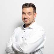 DEVK Versicherungen: Viktor Pfitzner - Porträtbild stv. Bereichsleiter Pascal Pfitzner - DEVK Versicherung Würzburg