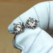 Klassische Diamant Ohrstecker bei Diamant Agentur GmbH