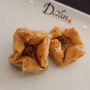 DIVAN Café Kleve - Blumenbaklava mit Cashewnüssen