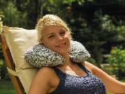 Dr. Winkler GmbH & Co. KG - Dr. Winkler Hörnchen Art.Nr. 400 - ein aufblasbares Nackenkissen mit abnehmbaren Stoffbezug für Entspannung zu Hause und auf Reisen. Nacken und Kopf werden sehr gut und weich abgestützt.