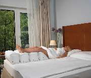 Dr. Winkler GmbH & Co. KG - Dr. Winkler Venenkissen Art.Nr. 100 - das aufblasbare Kissen mit 4 Luftkammern in einer Stoff Rahmenhülle und Handpumpe zur richtigen Hochlagerung der Beine.