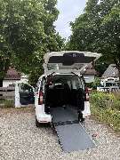 DT FAHRSERVICE & FLUGHAFENTRANSFER - Rollstuhlfahrzeug hinten offen.jpeg