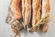 E-Center Cohrt in Cadenberge - Bäckerei Garde und Back-Shop
„Garde – der gute Bäcker“ ist ein Traditionsunternehmen aus Achim bei Bremen. Allein der Duft im Vorkassenbereich ist ein Genuss! Kross splittern die knusprigen Brötchen. Beim Anblick der frisch 