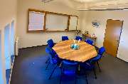 ecos work spaces Potsdam - Unser Konferenzraum bietet Platz für max. 8 Personen. 
Ausstattung: Whiteboard, Flipchart, Moderationsmaterialien und TV(touch) mit AppleTV stehen zur Verfügung.