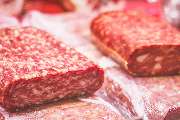 Edeka Boost in Brande-Hörnerkirchen - Frischetheke
Wir bedienen Sie mit Freude an der Frischetheke mit einer Vielfalt an Wurst, Fleisch, Fisch, Käse und Antipasti und beraten Sie zu all unseren Produkten kompetent und freundlich. Probieren Sie auch eigene