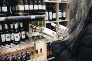 EDEKA Potratz in Hildesheim und Holle - Getränke
In unserem Markt erwartet Sie eine Vielfalt an Bieren, Weinen und Spirituosen und natürlich auch Durstlöscher wie Säfte, Wasser, Softdrinks und Schorlen. Im Sortiment sind viele regionale Erzeuger vertre