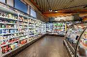 EDEKA Prahl in Melbeck - Molkereiprodukte und vegane Alternativen
Milch ist nicht nur pur ein Genuss. Ob von Kuh, Ziege oder Schaf, ob als Milchreis, Joghurt, Skyr, Molke oder Kefir, ob als Pudding, Milch-Drink, Käse, Trinksauermilch oder Quark – der Fris