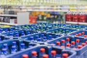 Edeka Schwarm Volksgartenstraße - Getränke
Sie finden bei uns eine große Auswahl an alkoholfreien als auch alkoholischen Getränke. Verbinden Sie bequem Ihren Lebensmitteleinkauf mit dem Einkauf in unserer Getränkeabteilung.