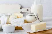 Edeka Stanke - MOLKEREIPRODUKTE
In unserer Abteilung für Molkereiprodukte findest du alles, was dein Herz begehrt: von Joghurt über Pudding und Desserts bis hin zu Milch-Drinks und Käse ist alles dabei.

Unser Sortiment umfasst nicht nur traditionelle Mil