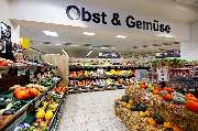 Edeka Wessel - OBST UND GEMÜSE
Unsere Obst- und Gemüseabteilung ist ein Paradies für Liebhaber frischer und gesunder Produkte. Hier finden Sie saisonales Obst und Gemüse, wie zum Beispiel köstlichen Spargel, der Sie mit seiner Frische begeistern wird. Wir