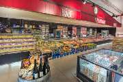 Edeka Ziegler in Hamburg - Frischetheke
An der Frischetheke empfängt dich unser freundliches Team und bedient dich mit Fleisch-, Wurst- und Käsewaren. Außerdem findest du hier eine Salatbar mit diversen Salaten aus eigener Herstellung. Nach Hausrezepturen