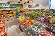 Edeka Ziegler in Hamburg - Obst und Gemüse
Bei uns trifft jeden Tag eine große Auswahl an frischem Obst und Gemüse ein. Vieles davon stammt von regionalen Partnern und natürlich sind auch saisonale Spezialitäten dabei. Daneben sind besonders nachhaltige W
