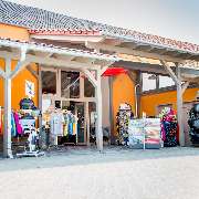 Eidner & Stangl GmbH & Co. KG - Outdoorausrüstung, Outdoorbekleidung oder Outdoorschuhe: 
Unterwegs bestens (aus)gerüstet: Rucksack, atmungsaktive & wasserdichte Schuhe und Kleidung, Basisausstattung, wie Zelte, Schlafsäcke, Campingmöbel, Kocher und alles