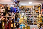 Eidner & Stangl GmbH & Co. KG - Wanderbekleidung oder Wanderschuhe: 
Unterwegs bestens (aus)gerüstet: Rucksack, atmungsaktive & wasserdichte Schuhe und Kleidung, Basisausstattung, wie Zelte, Schlafsäcke, Campingmöbel, Kocher und alles für die Campingküche