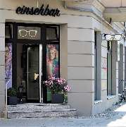 einsehbar - Eingang zum Optiker einsehbar