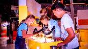 Interaktive Erlebnisse und Indoor Spiele und Experimente - ein Spaß für Kinder und Erwachsene