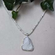 Handgravierte Opal-Gemme in Silber an Kette aus Muschel-Opal - Ennovy-Designs - Yvonne Becker, Idar-Oberstein
