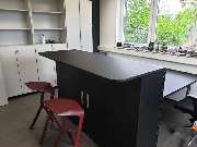 ErgonoMIX GmbH - Genese My Cabinet mit Aufsatzplatte