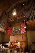 Evangelische Christuskirche - Evangelische Kirchengemeinde Mainz Innenstadt - Auf der Empore fand 1962 die Orgel von Förster & Nikolaus ihren Platz, auf der auch heute noch die Gottesdienste und Veranstaltungen in der Christuskirche begleitet werden. Das 