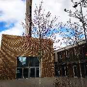 Evangelische Johanneskirche - Evangelische Johanneskirchengemeinde Wiesbaden - Seit Mitte 2014 prägen der markante Kirchturm und die goldene Fassade des neuen, modernen Sakralraums das Bild des Stadtteils Weidenborn.