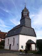 Evangelische Johanneskirche Hünfelden-Neesbach - Evangelische Kirchengemeinde Neesbach - Wer die kleine Neesbacher Dorfkirche betritt, erlebt eine Überraschung: Decke und Wände werden von großflächigen Wandgemälden geschmückt. Die vier Evangelisten mit ih