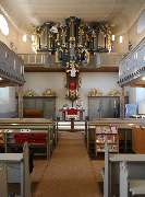 Evangelische Kirche Bad König - Kirchraum Evangelische Schlosskirche von Bad König. Besonderheiten: Orgel von 1751, Taufstein, Altar, Kanzel in einer Flucht angeordnet.