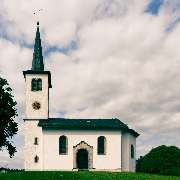 Evangelische Kirche Freirachdorf - Evangelische Willkommesgemeinde Freirachdorf-Roßbach - Die heutige Kirche wurde am 10. August 1852 eingeweiht. Sie steht auf dem Hügel, auf dem die erste Kapelle in Freirachdorf im 15. Jahrhundert gebaut wurde und wegen 