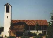 Evangelische Kirche Hanau/Klein-Auheim - Evangelische Kirchengemeinde Klein-Auheim - Die Klein-Auheimer Erlöserkirche ist keine Kirche, die durch ihr imposantes Erscheinungsbild das Ortsbild beherrscht, sie ist aber auch nicht zu übersehen. Mitten im Wohn