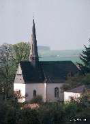 Evangelische Kirche Hungen-Obbornhofen - Evangelische Kirchengemeinde Obbornhofen - Die Obbornhofener Kirche wurde 1841/42 im barocken Stil erbaut, der Chorraum ist wesentlich älter (13. Jahrhundert, 1489/90 aufgestockt samt Chorturm als Dachreiter). Reno