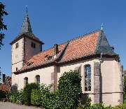 Evangelische Kirche Offenthal - Evangelische Kirchengemeinde Offenthal - Die Kirche von Offenthal, dem östlichsten Stadtteil von Dreieich, liegt in der Ortsmitte. Die über 600 Jahre alte Kirche mit dem umgebenden Kirchgarten prägen den historischen Ortske
