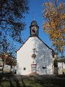 Evangelische Kirche Rohrbach - Evangelische-reformierte Kirchengemeinde Waldenser-Kolonie Rohrbach-Wembach-Hahn - Bei der Waldenserkirche Rohrbach handelt es sich um eine schlichte reformierte Kirche. Am Portal und in der Kirche findet man das Waldenserem