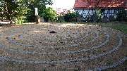 Evangelische Kirche Schaafheim - Evangelische Kirchengemeinde Schaafheim - Labyrinth unterhalb der Schaafheimer Kirche, es ist jederzeit öffentlich zugänglich.