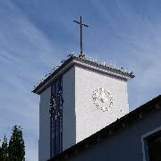 Evangelische Kirche Steinbach - Evangelische Kirchengemeinde Steinbach - Die Kirche wurde in Eigenarbeit der Dorfbevölkerung in der Nachkriegszeit gebaut. In den neunziger Jahren wurde der liturgische Raum von Architektin Gesine Stöcker maßgeblich geprägt