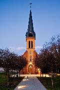 Evangelische Kirche Steinheim am Main - Das am Main gelegene Steinheim ist seit 1974 ein Stadtteil der Stadt Hanau. Der Ort, der früher zum Mainzer Erzstift gehörte, ist katholisch geprägt. 1853 wurde in Steinheim eine evangelische Gemeinde gegründet, die