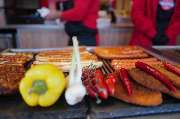 Extrawurst Rinteln - Neben unseren leckeren Bratwürsten gibt es bei uns auch leckere Schnitzel und Frikadellen