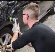 Fahrzeugaufbereitung AT Clean Service - Makelloser Glanz durch professionelle Autopolitur in Munster – AT Clean Service bringt matte und verkratzte Lacke wieder zum Strahlen. Perfekter Service für Fahrzeuge im Raum Soltau, Bergen & Heidekreis.