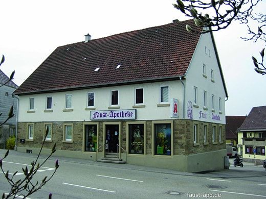Faust-Apotheke - Aussenansicht der Faust-Apotheke