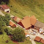 Luftbildaufnahme Auershof, Ferienwohnung Hüfner in Wildflecken