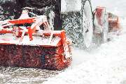 FG Reinigungsdienst - Hamburg - Wir sind für Sie da
Draußen ist es kalt, der Parkplatz ist voller Schnee und vor dem Büroeingang ist es glatt. Soll das so?
Wir sind mit unserem Winterdienst (nur für Bestandskunden) 24 Stunden für den Einsatz bereit.
Wir s