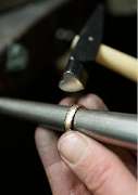 Fingerglück - Verlobungsringe | Trauringe | Schmuck.
FINGERGLÜCK ist das Stuttgarter Schmucklabel für individuelle und besondere Verlobungs- und Trauringe.