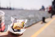 Fishbar | Originale Hamburger Fischbrötchen an den Landungsbrücken - GALLERY