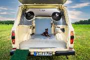 Fotogebell Hundefotografie - Carsten Pöhler - Fotogebell Hundefotografie - Carsten Pöhler Hund sitzt im mobilen Fotostudio mit professioneller Beleuchtung, mobile Hundefotografie Münster mit natürlichem Licht und flexiblem Einsatz vor Ort.