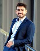 Fotograf Malik Özipek - Business-Mitarbeiter am Arbeitsplatz