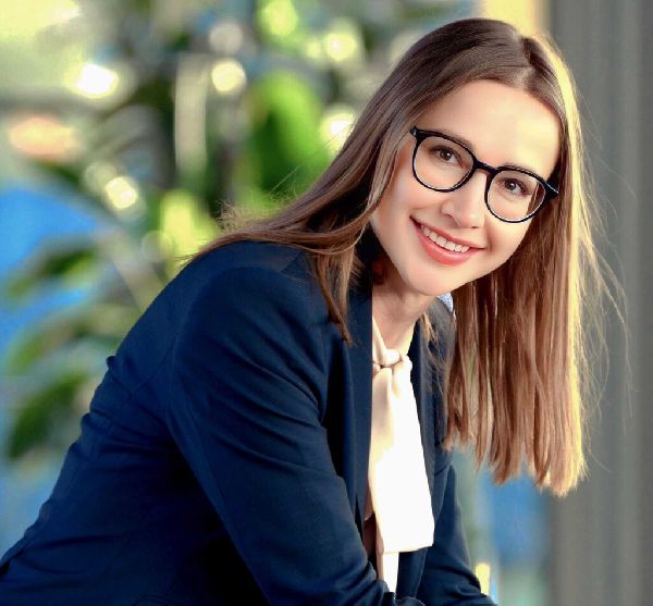 Fotograf Malik Özipek - Business-Mitarbeiterin am  …